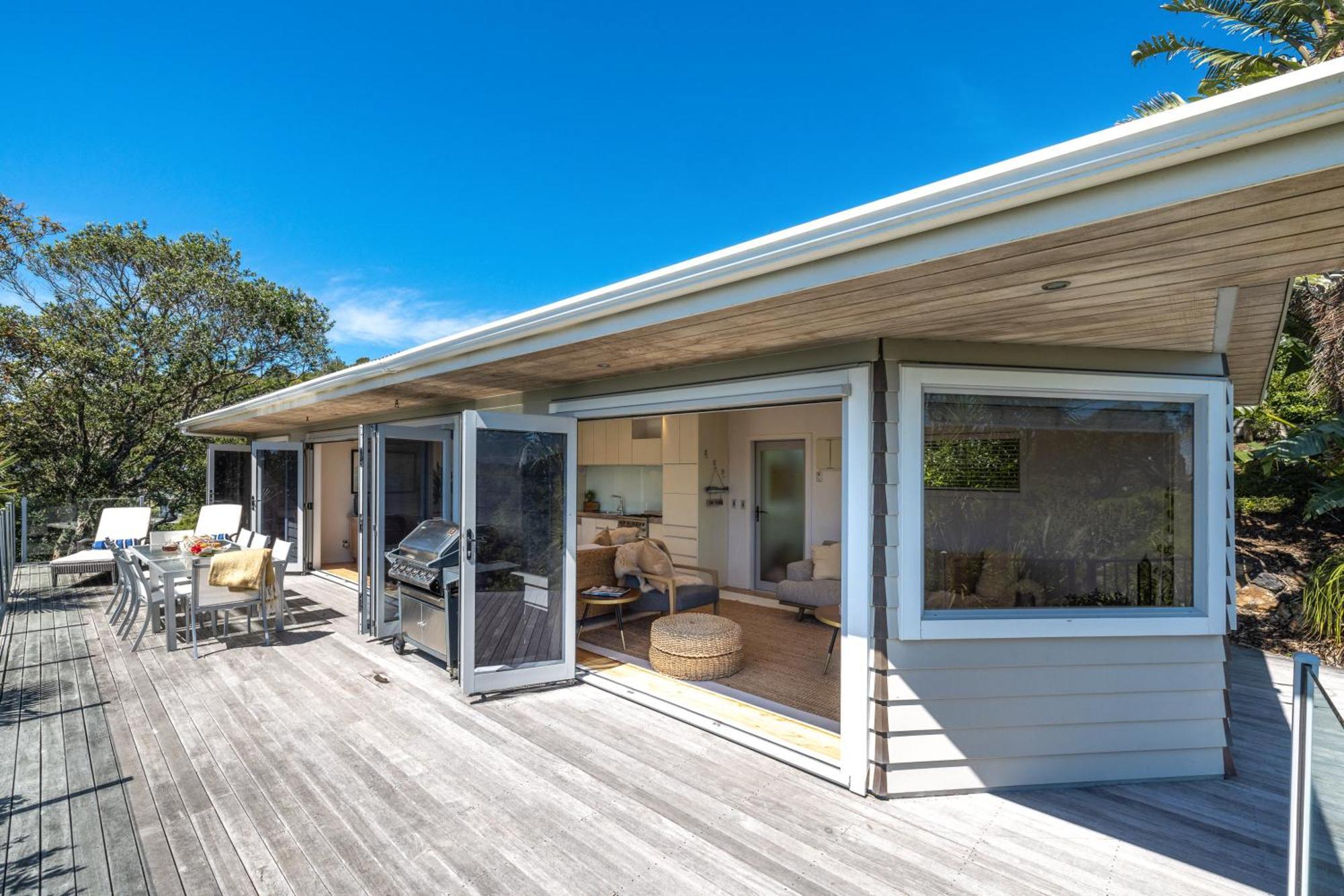 Tawa Cottage - Coast & Country Oneroa Экстерьер фото